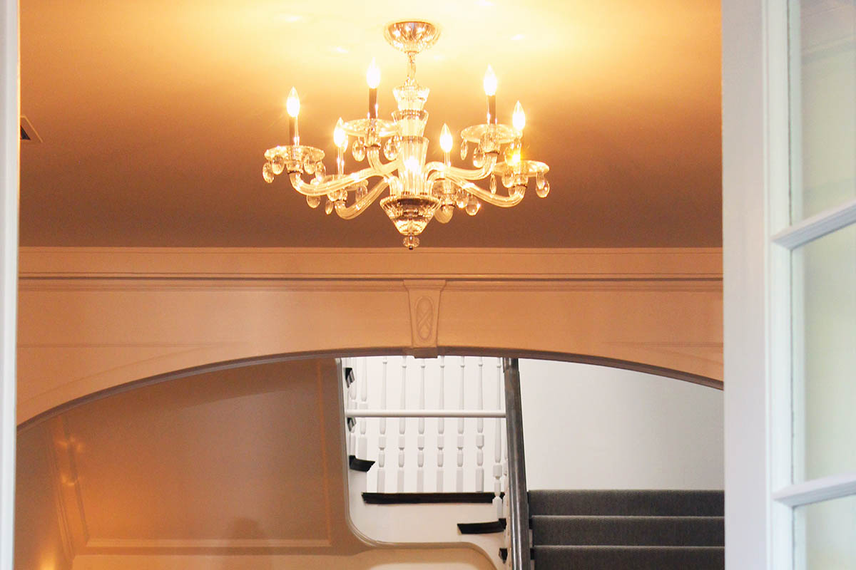 Iluminare hol - candelabru, iluminat hol, amenajare hol, led-zone.ro