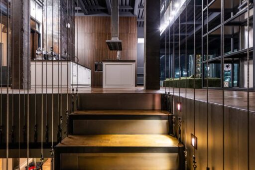 Iluminare scară - alte detalii pe care trebuie să le știi despre iluminarea scărilor- scari de lemn luminate, bucatarie open space-min, led-zone.ro