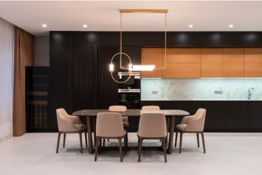 Iluminare bucatarie - masa, 6 scaune, mobila neagra