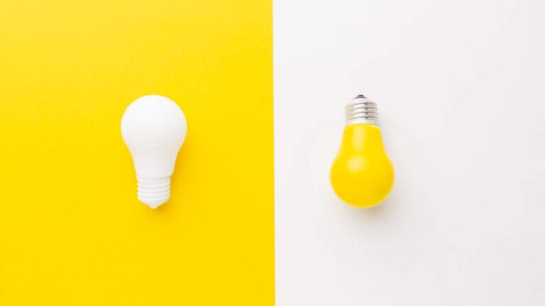 cover.Bec LED vs bec economic – Care este cea mai buna alegere pentru locuinta ta. bec alb pe fundal galben si bec galben pe fundal alb