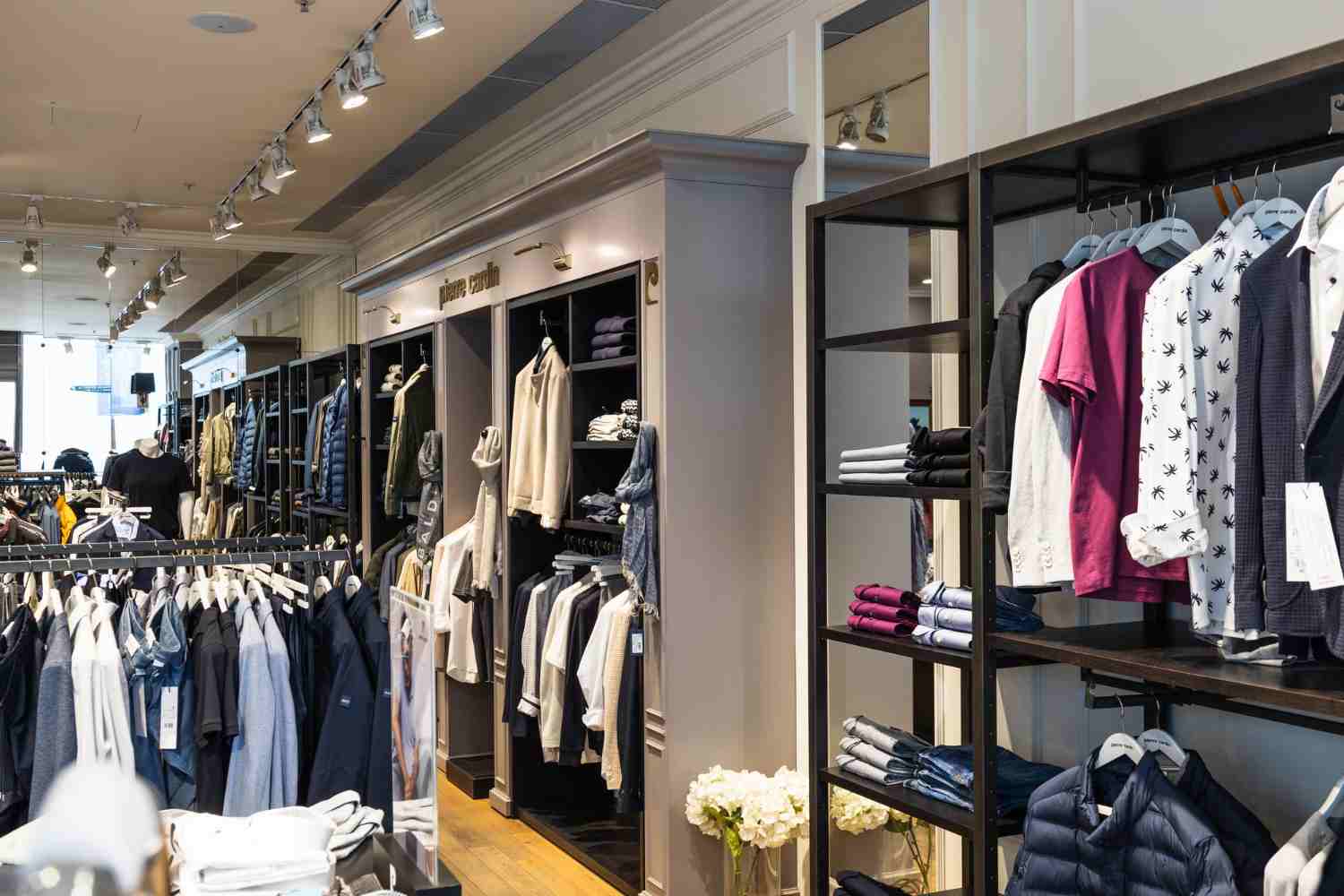 Care sunt soluțiile moderne de iluminat pentru magazine și spații comerciale în 2026? 1 Care sunt soluțiile moderne de iluminat pentru magazine și spații comerciale în 2026